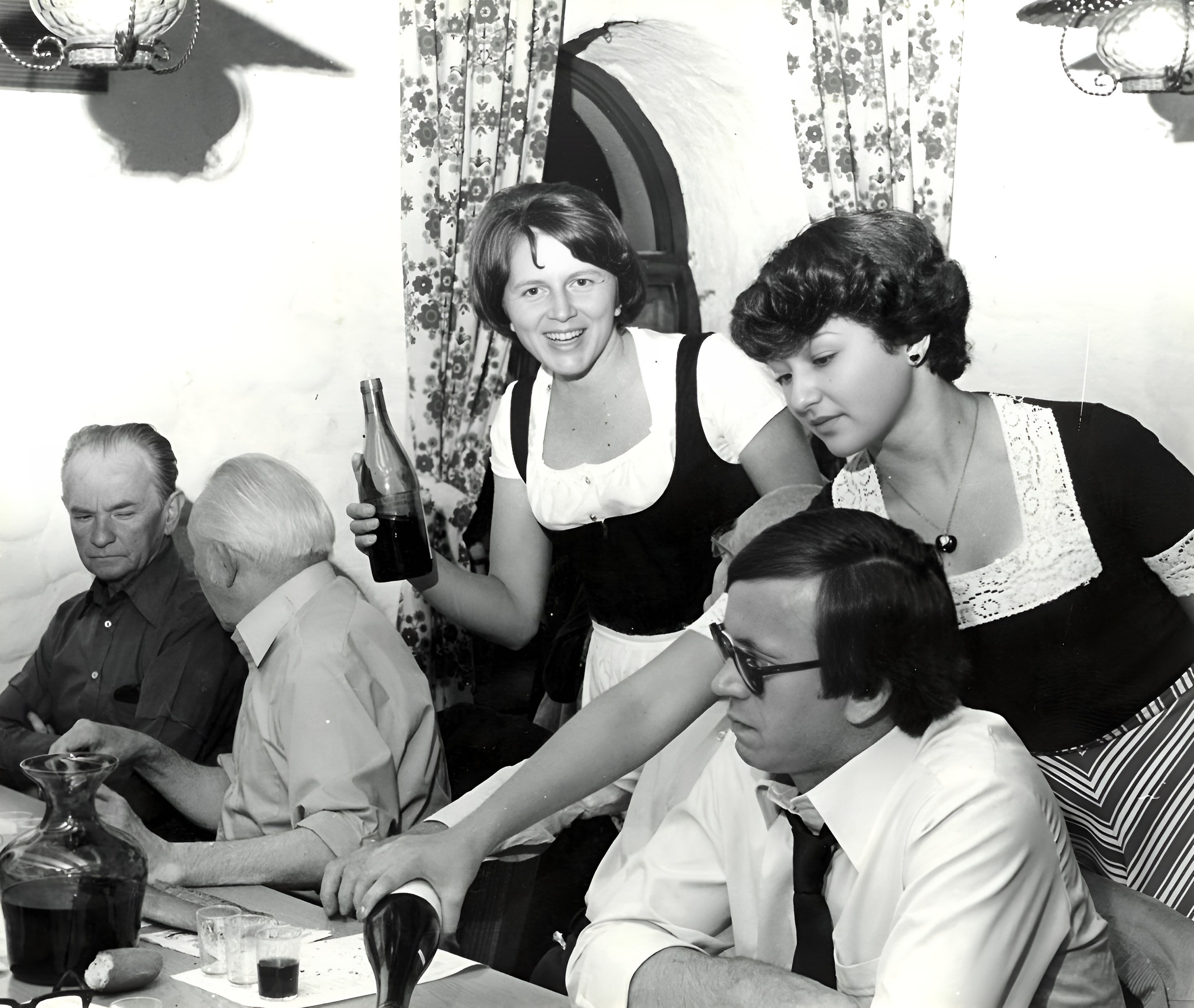 In der Weinprobierstube im "Haus des Gastes" in den 1970er Jahren